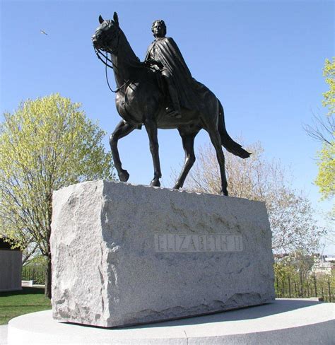 Queen Elizabeth Ii Equestrian Statue Uelac