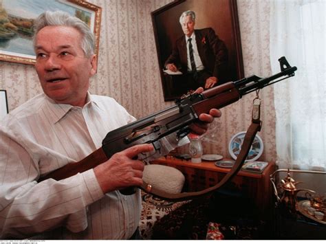 D C S L Inventeur De La Kalachnikov Passe L Arme Gauche Challenges