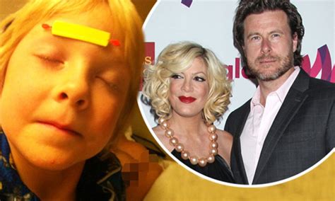 Tori Spelling Topless Photo Star Looks On The Bright Side After Husband Accidentally Tweets