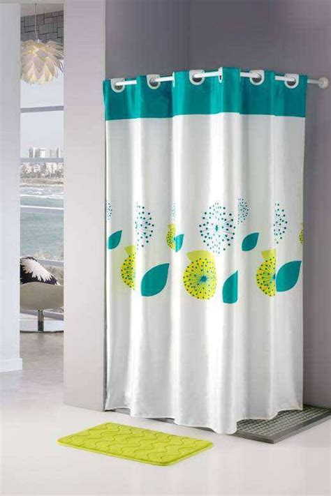 Para las cortinas del baño, también hay que tener en cuenta la privacidad. Maneras de Decorar el Baño con Cortinas