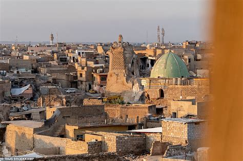 Photographer Thijs Broekkamp Takes Day Trip To Mosul And Returns With