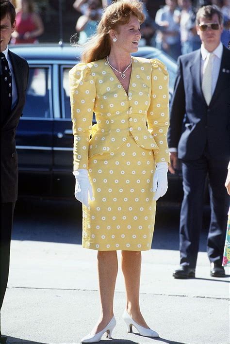 1987 The Duchess Of Yorks Most Memorable Looks Stylebistro Royal