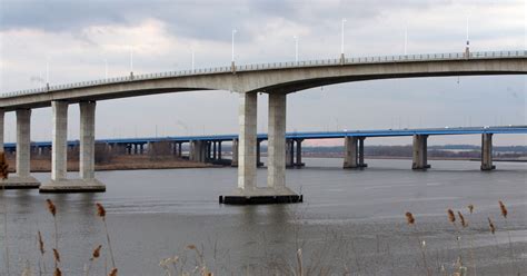 Man Survives Jump From Suicide Bridge