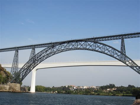 File:Railway bridges in porto.jpg - Wikimedia Commons
