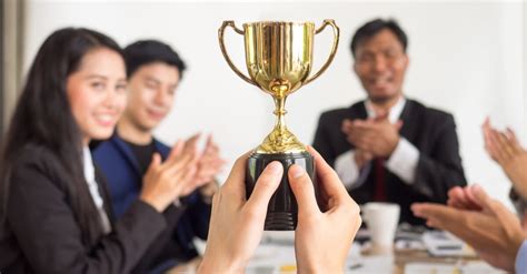 6 Ways To Reward Your Top Performing Employees Accumulating Money