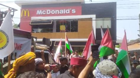 Massa Gelar Aksi Bela Palestina Di Mcd Mataram Lombok Boikot Produk Pro Israel Mcoeurope Com