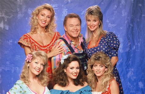 Roy Clark And The Hee Haw Honeys In The Late 1980s Roldschoolcelebs