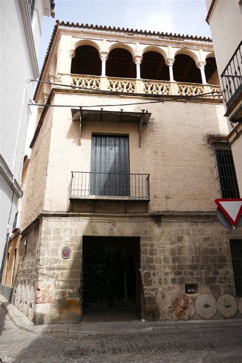 For those who wish to drive their own cars, hotel las casas de los mercaderes has a car park available for guests. Casa de los Pinelo | Sevilla City Centre