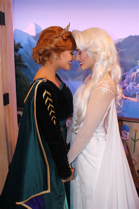 Face Character Disney World Frozen 2 Elsa And Anna Disney Princess