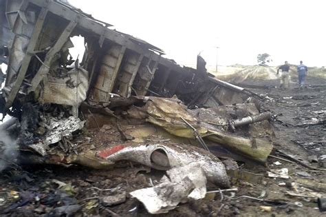 Les Débris De Lavion De La Malaysia Airlines En 11 Images