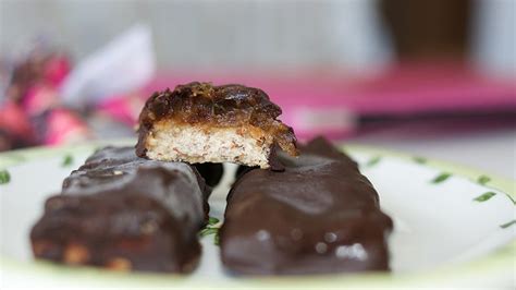 A healthy version of the snickers bar. Healthy Snickers Bar | FOOD MATTERS®