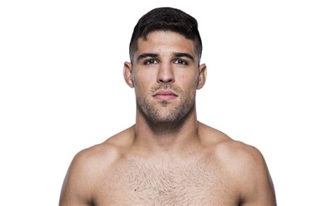 Luque levels perry's nose with flying knee. Vicente Luque MMA DNA