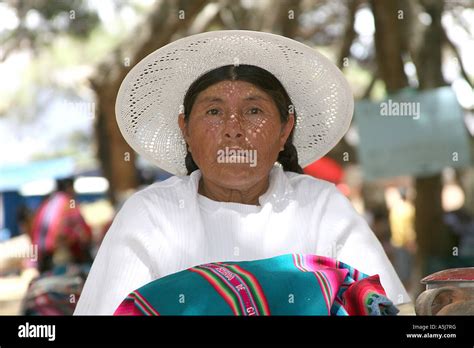 Traditional Woman From Tiataco Cochabamba Bolivia Stock Photo Alamy
