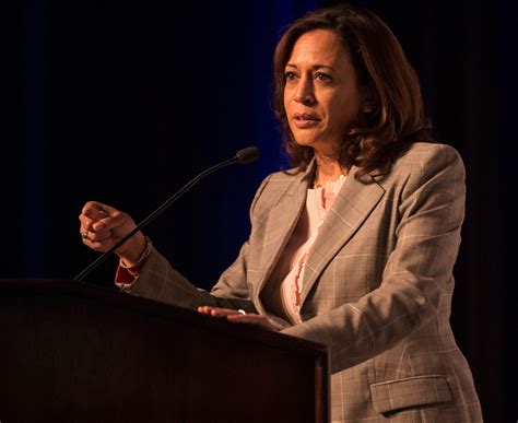 Sen Kamala Harris Defends Record As Prosecutor But Skips Some Details The Washington Post