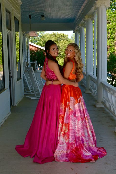 Best Friend Prom Pictures Prom Photoshoot Prom Picture Poses Prom Poses