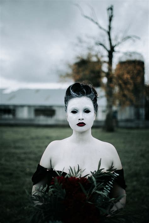 Demon Ghost White Skin White Makeup Red Lips Ghost Bride White