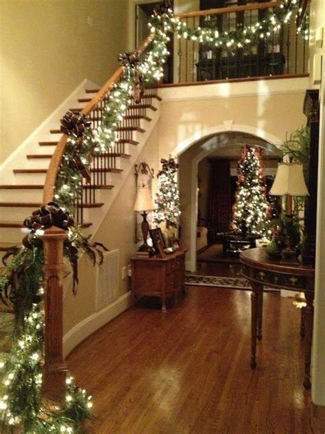 We are just a few months away from the christmas holidays. Latest Christmas Decoration Ideas For Staircase - Virtual ...