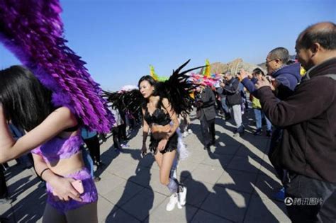 bikini clad participant becomes centre of attention at beijing s annual naked run