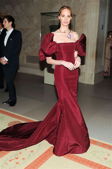 Oscar De La Rentas Most Iconic Red Carpet Gowns Gown Inspiration