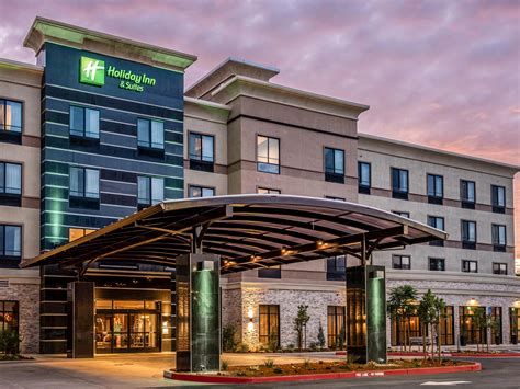 San Jose Airport Hotel Near Milpitas | Holiday Inn & Suites Silicon