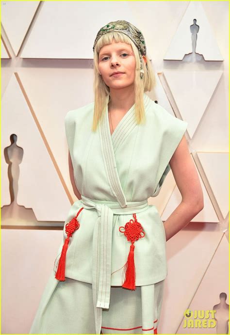 Frozen 2 Singer Aurora Walks Oscars 2020 Carpet Before Her