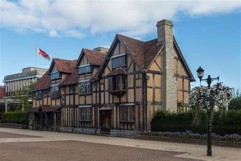 Shakespeares Birthplace And The Shakespeare Centre Stratford Upon