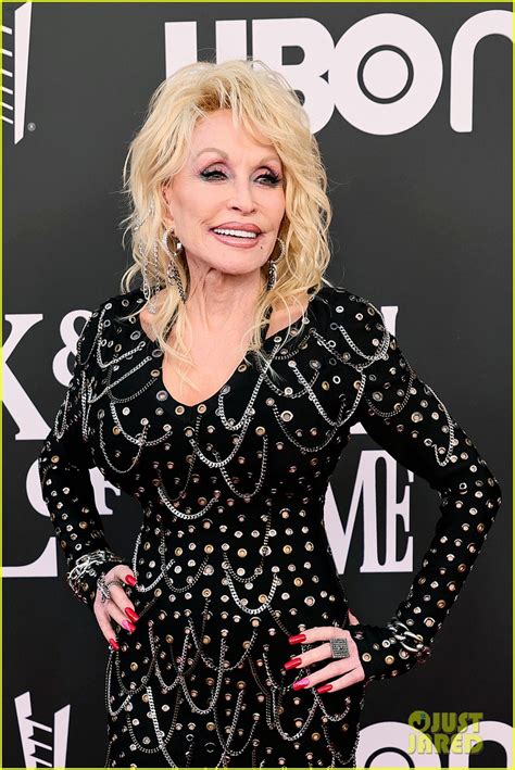 Inductee Dolly Parton Sparkles At Rock Roll Hall Of Fame Induction