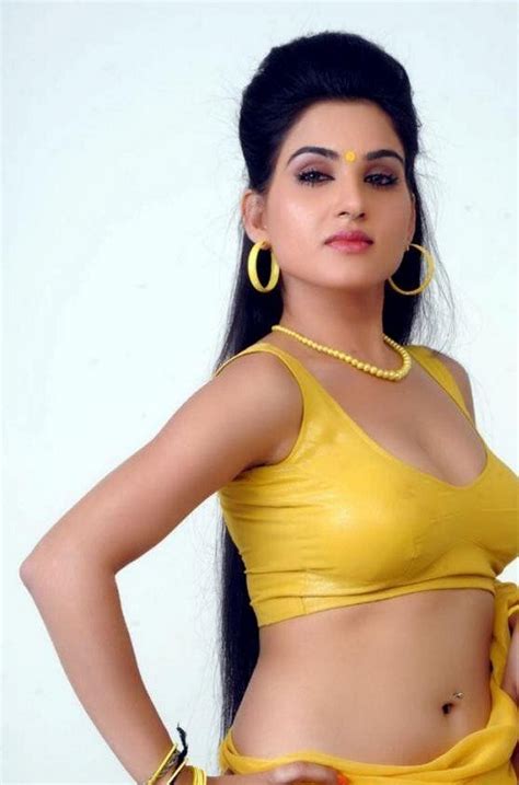 All Indian Beauties Kavya Singh Showing Hot Cleavage N Boobs N Navel