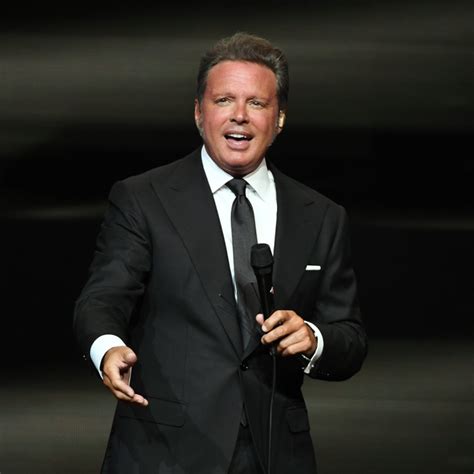 Luis Miguel Is The First Mexican Artist To Hit 5 Billion Downloads On