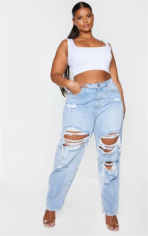 Plus Plt Light Wash Ripped Mom Jeans Prettylittlething Il