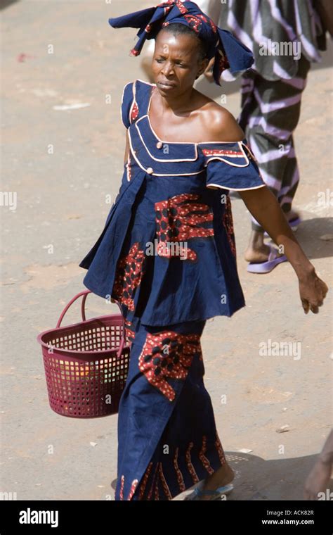 Gambia Traditional Clothing Hi Res Stock Photography And Images Alamy