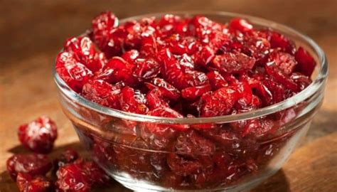 4 Easy Methods To Dry Cranberries At Home
