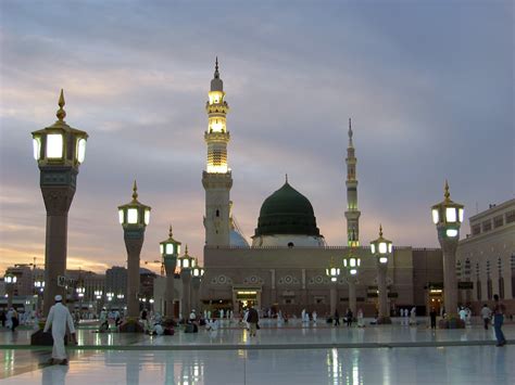 Masjid terbesar dan terindah di dunia. Mafaza Creation: 10 Urutan Masjid Terbesar di Dunia