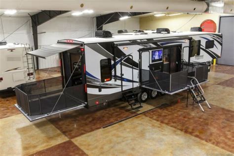 New 2019 Vengeance Touring 40d12 Ext Season Side Deck Fifth Wheel Toy