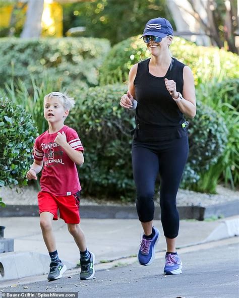 Reese Witherspoon Couldn T Look Happier As She Goes Jogging With Son Tennessee Six Daily Mail