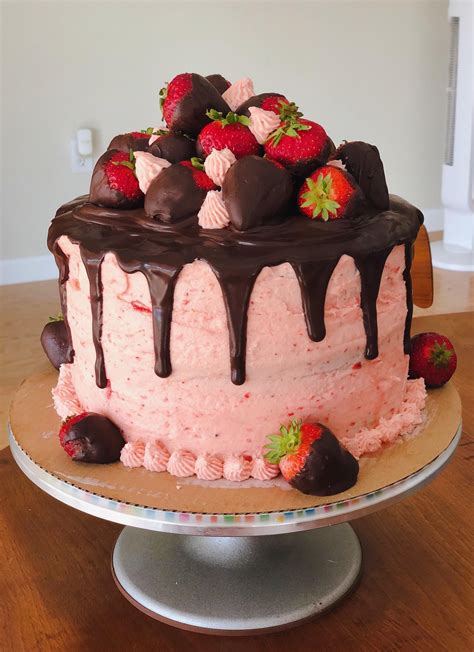 33 Strawberry Cake With Chocolate