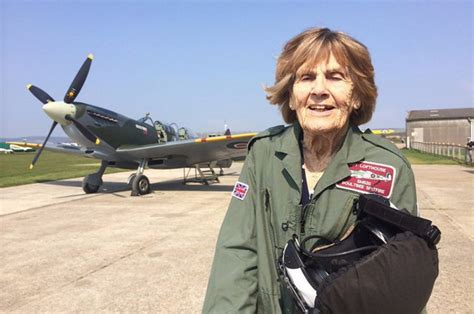 Female Wwii Pilot Gets Back In The Air