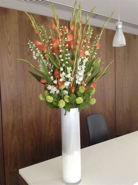 Pin By Sharen Tantarica On Corporate Flowers Office Flowers