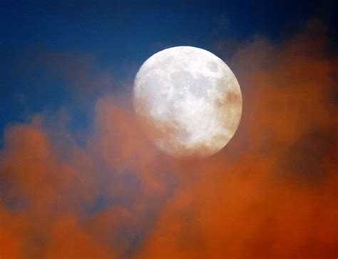 Moon in Winter | A full moon was rising over a misty sky as … | Flickr