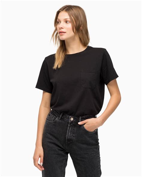 Woman Wearing T Shirt In 2023