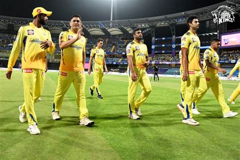 Csk Vs Kkr Live Ms Dhoni Becomes Oldest Indian To Score Ipl Fifty