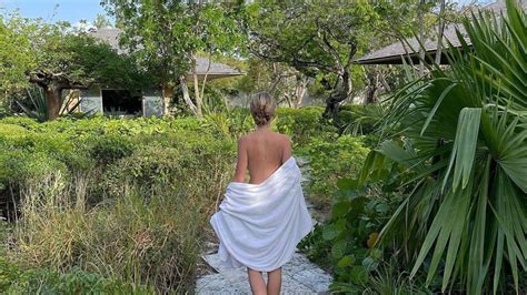 The supermodel and tv personality took to instagram on tuesday where she shared a video from the 2003 victoria's secret. Wie Mama Heidi: Auch Leni Klum zeigt sich Fans oben ohne ...