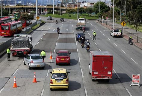 Según señala la secretaría de movilidad de bogotá, el próximo año se podría cobrar de manera diferencial por la cantidad de kilómetros que recorren los vehículos y la cantidad de emisiones que generan. Pico Y Placa Bogota 2020 Hoy : Pico y placa para este ...