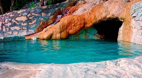 Visit grutas tolantongo and it's hot springs river with our family of six! Servicios en Las Grutas de Tolantongo