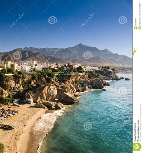 Are there any other beaches you liked in nerja? Nerja Strand Bij Zonsopgang In Andalucia, Spanje Stock ...