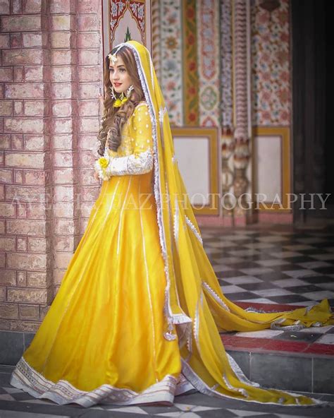 Pin By 👑mar Uj👑 On Mayun Pakistani Bridal Wear Beautiful Pakistani