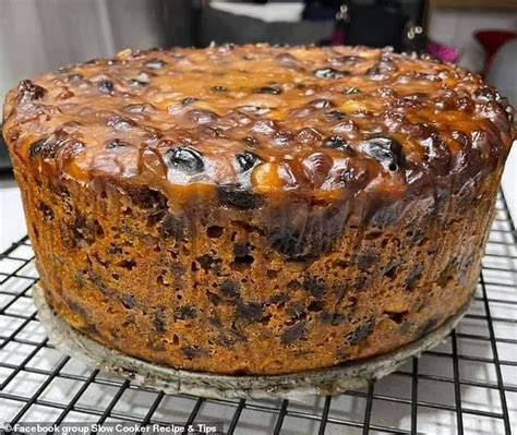 Recipe Delicious Slow Cooker Fruit Cake Uses Only Three Ingredients In