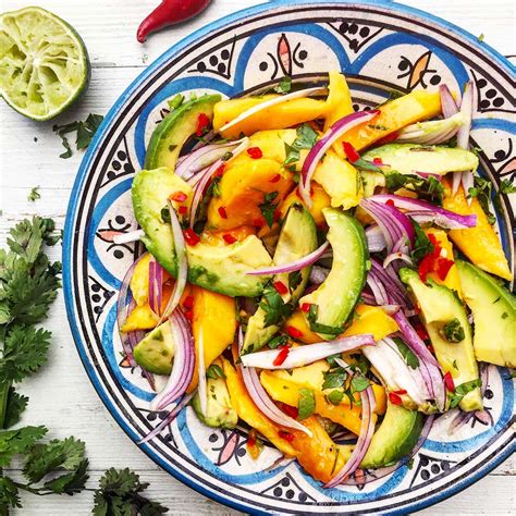 1 ts rød chili, fersk hakket. Mango- og avokadosalat - Aichas Mat