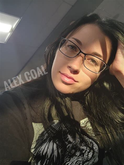 🦑 Alex Coal ♀️ On Twitter Found A Beam Of Sun At The Airport 🥰