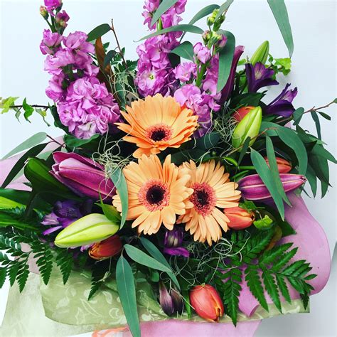 Learn how to use bunch using many example sentences. Bright Bunch | Florist Boutique